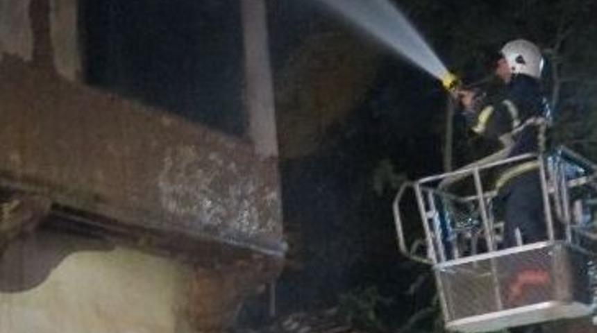 Tarihi Metruk Evde Yangın