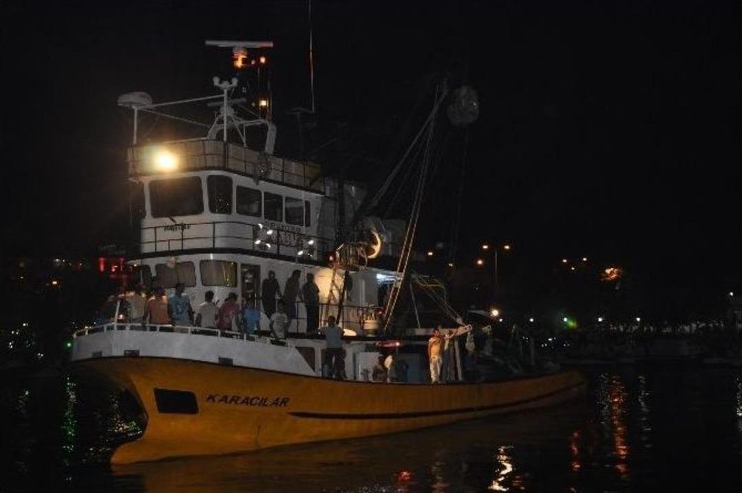 Balık&ccedil;ılar &ldquo;vira Bismillah&rdquo; Demek İ&ccedil;in Denize A&ccedil;ıldı