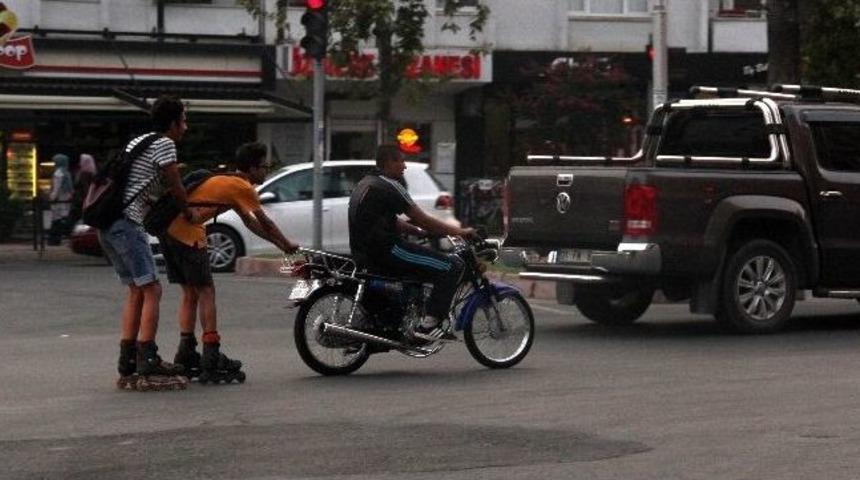 Gen&ccedil;lerin Tehlikeli Paten Oyunu