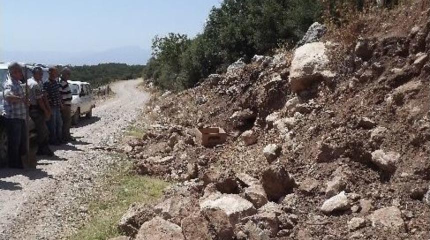 K&ouml;yl&uuml;ler Yol &Ccedil;alışmasında Antik D&ouml;neme Ait Mezar Buldu