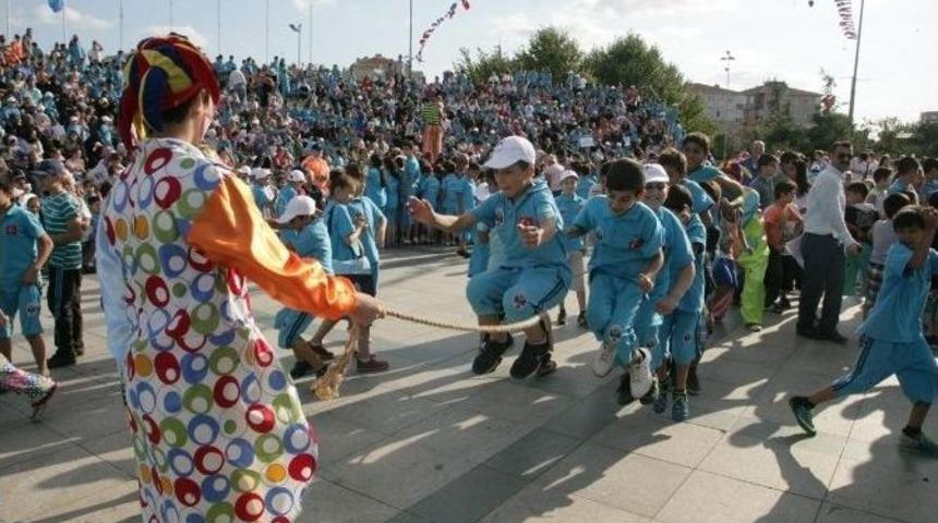 K&uuml;&ccedil;&uuml;k&ccedil;ekmeceli Yaz Spor Okulu &Ouml;ğrencileri &Ouml;d&uuml;llerine Kavuştu