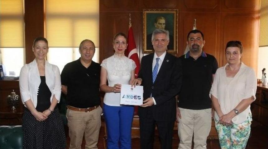 &Ccedil;&uuml; Bilim İnsanları Proje &Uuml;retiyor