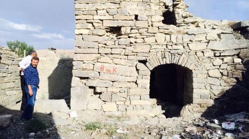 Van&rsquo;da 400 Yıllık Ermeni Kilisesi Turizme Kazandırılması İ&ccedil;in &Ccedil;alışma Başlatıldı