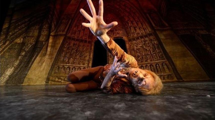 Aspendos&rsquo;ta Notre Dame&rsquo;ın Kamburu