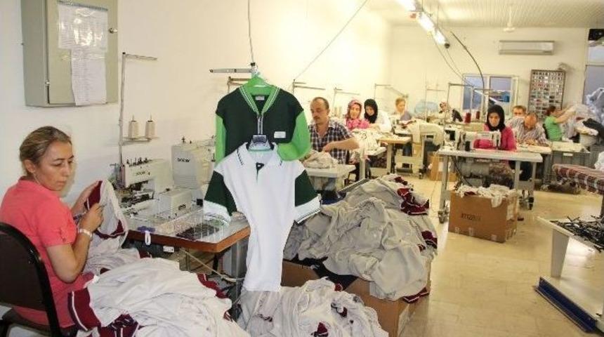 Giresun&rsquo;da Okul Kıyafeti &Uuml;reticileri Temkinli