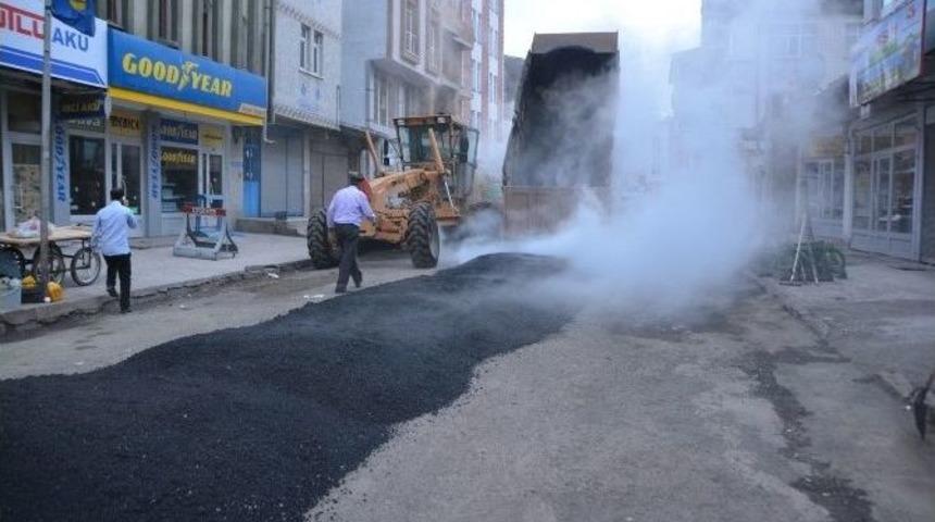Kars Belediyesi&rsquo;nin Asfalt &Ccedil;alışması Devam Ediyor
