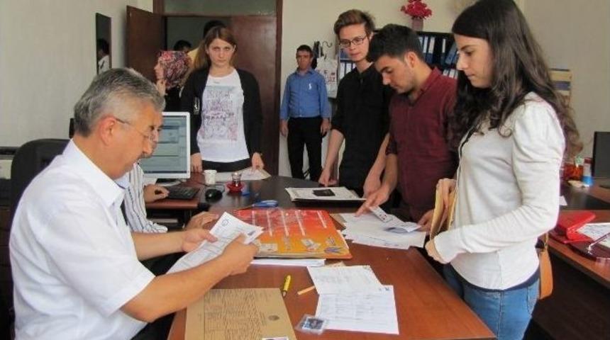 Hisarcık Myo&rsquo;nda Kayıt Yoğunluğu