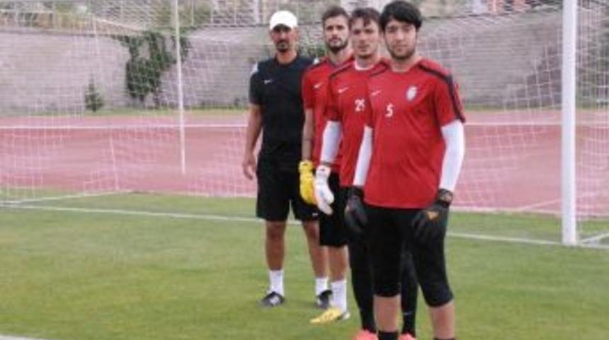 Kayseri Şekerspor&rsquo;da Kalecilerin Rekabeti