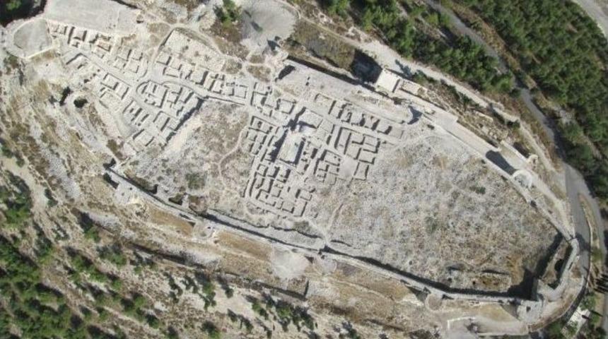 Tarihi Silifke Kalesi G&uuml;n Y&uuml;z&uuml;ne &Ccedil;ıkıyor