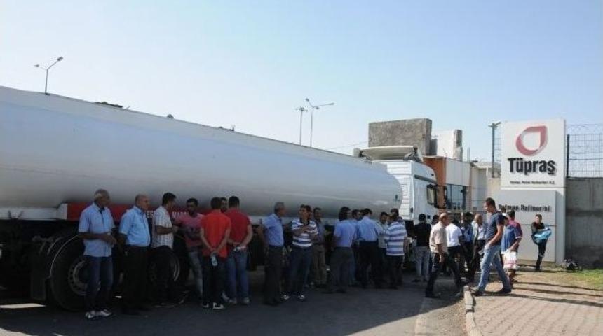 Batman&rsquo;da T&uuml;praş&rsquo;a Petrol Taşıyan Tanker Şof&ouml;rleri Eylem Yaptı