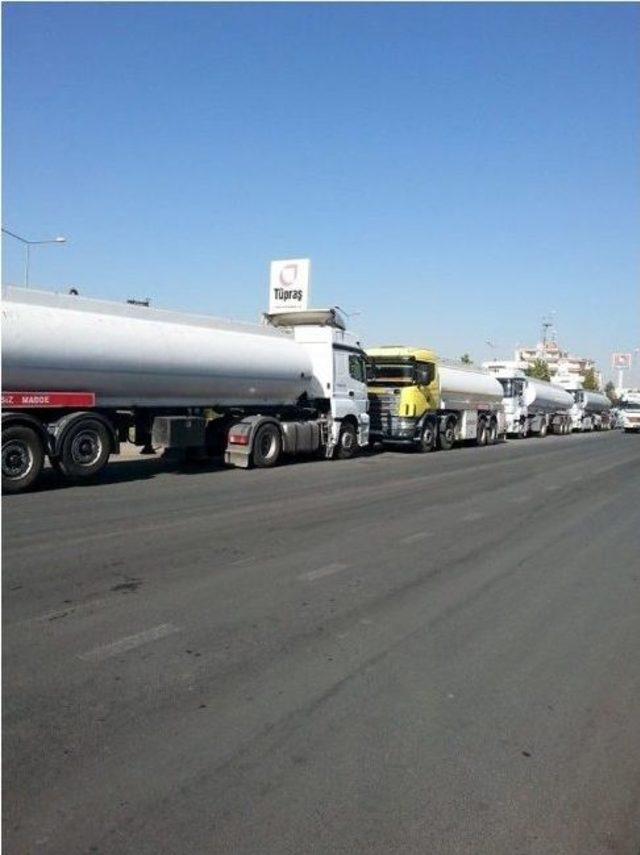 Batman’da Tüpraş’a Petrol Taşıyan Tanker Şoförleri Eylem Yaptı