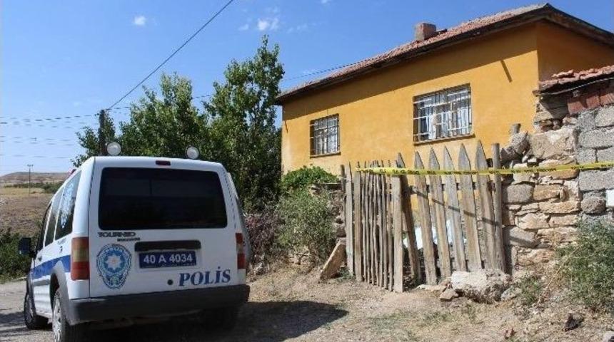 Evine D&ouml;n&uuml;ş Yolunda Hayatını Kaybetti