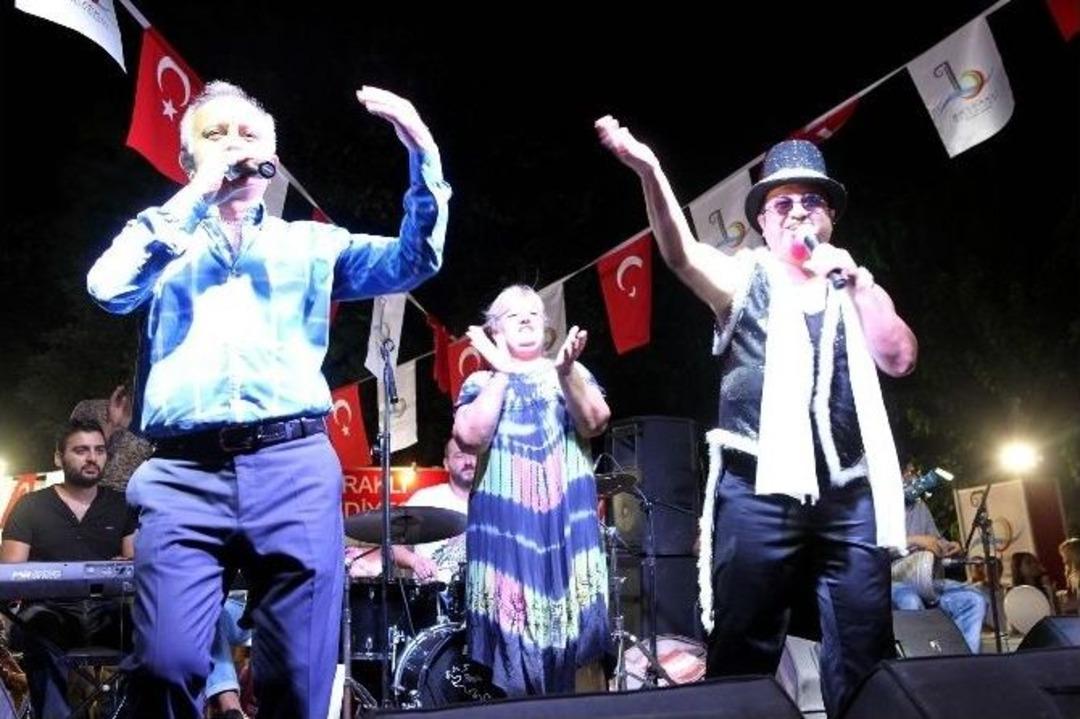 Bayraklı Standı Başkan Karabağ&rsquo;la Renklendi