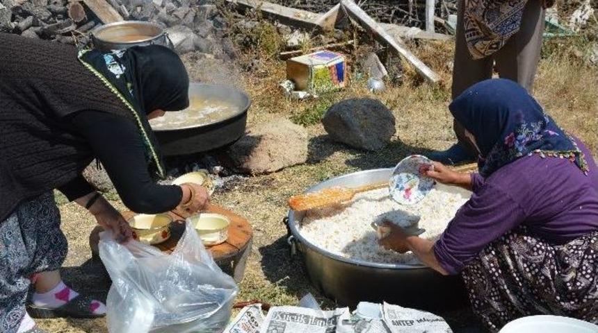 Bu K&ouml;yde Kazanlar Hayır İ&ccedil;in Kaynıyor