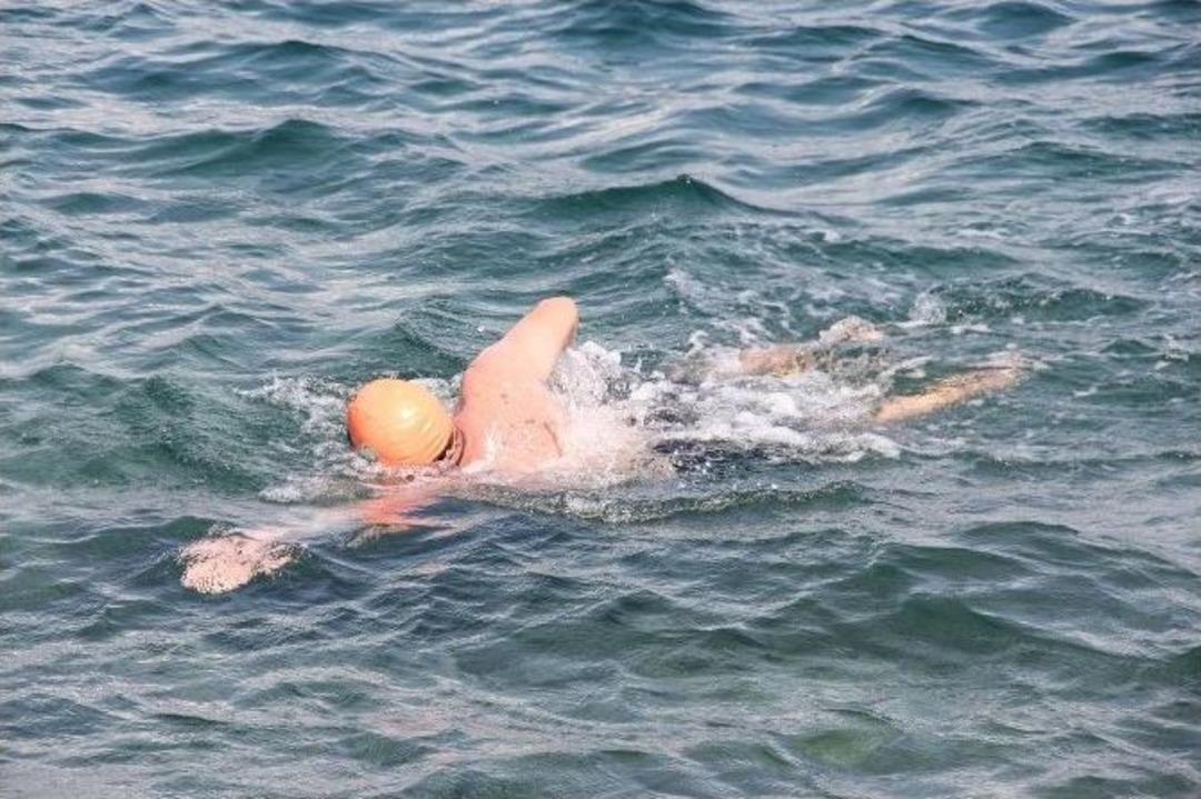 Y&uuml;zerek &Ccedil;anakkale Boğazı&rsquo;nı Ge&ccedil;tiler