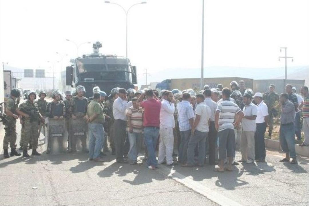 Tır Şof&ouml;rleri, Cilveg&ouml;z&uuml; Sınır Kapısını Kapattı