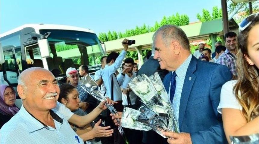 &Ouml;ğrencilere &Ccedil;i&ccedil;ekli Karşılama