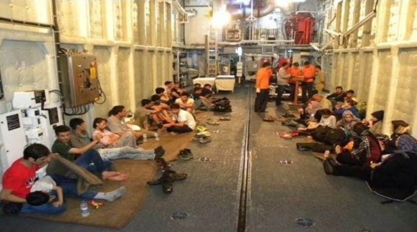 Sahil G&uuml;venlik 89 Ka&ccedil;ak G&ouml;&ccedil;meni &Ouml;l&uuml;mden Kurtardı