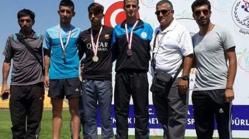 Siirtli Atlet 1500 Metrede Turnuva Birincisi Oldu