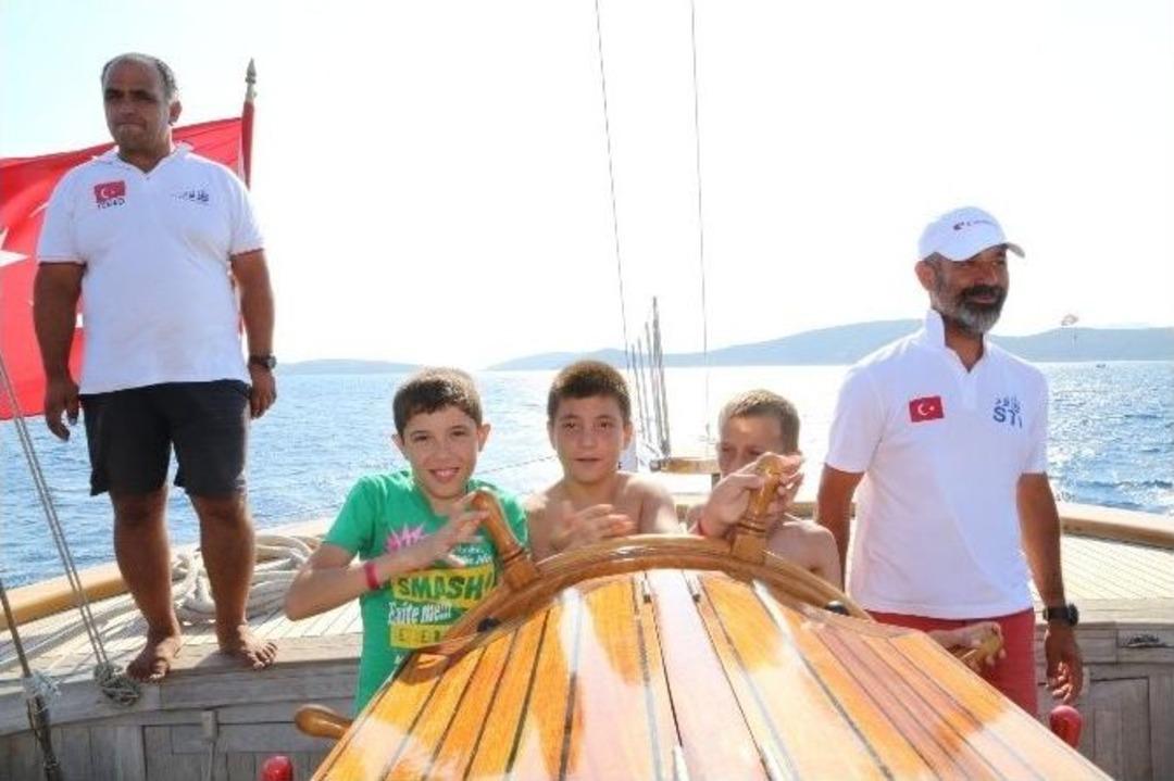 Somalı &Ccedil;ocuklar, Sts Okul Gemisi İle Bodrum Koylarını Dolaştı