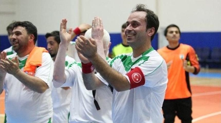 Nil&uuml;fer Buges Dolu Dizgin