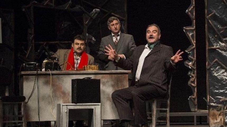 Şehir Tiyatrosu&rsquo;na İki &Ouml;d&uuml;l