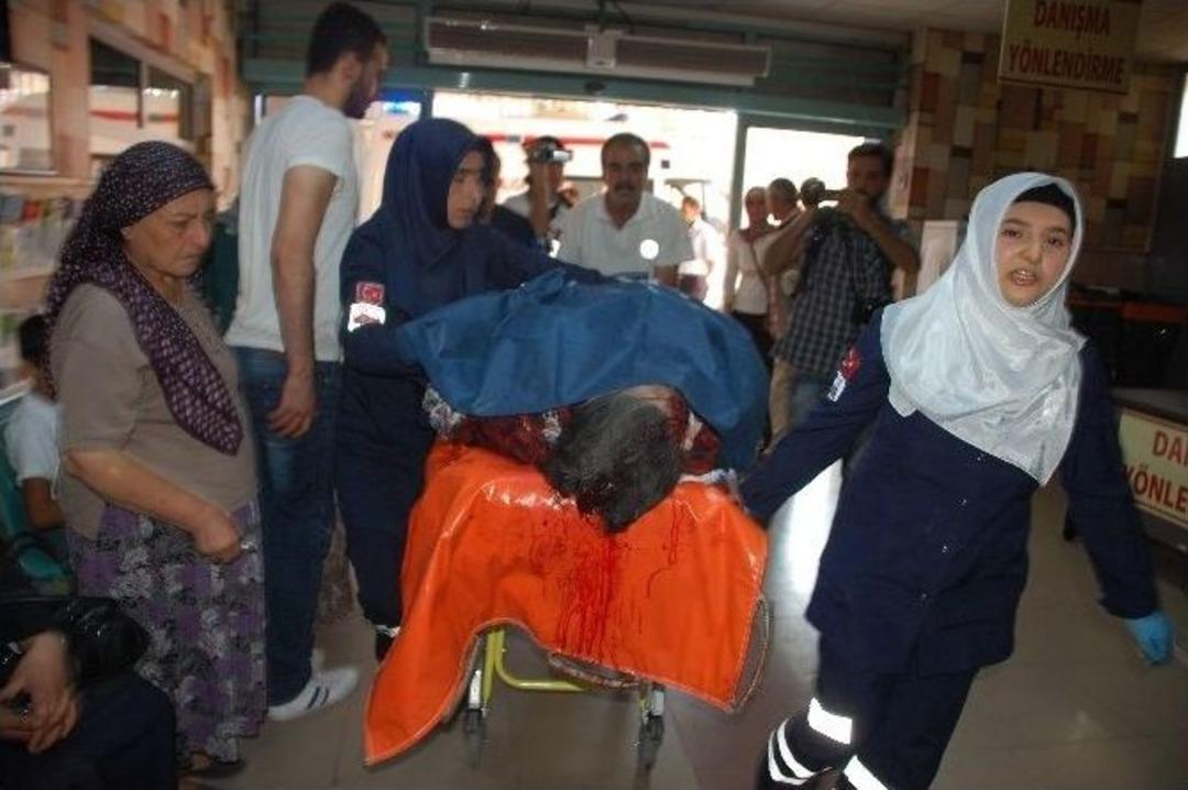 Hafif Ticari Ara&ccedil; Defalarca Takla Attı: 1 &Ouml;l&uuml;, 4 Yaralı