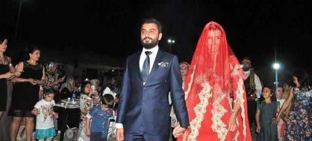 Belediye Başkanı Arslan Kızını Evlendiriyor