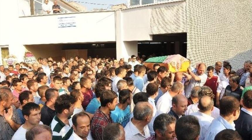 Otob&uuml;s Faciasında Hayatını Kaybeden Anne Oğul Ve Yeğen Toprağa Verildi