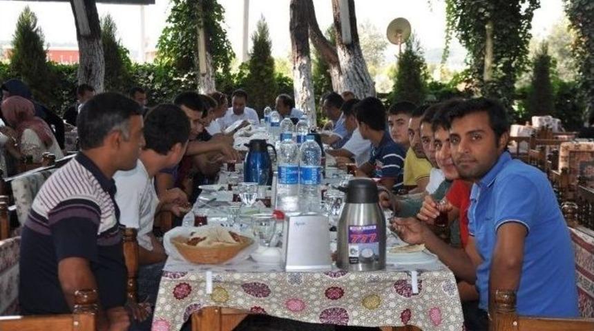 Tatvanlılar , İzmir&rsquo;de Kır Kahvaltısında Buluştu