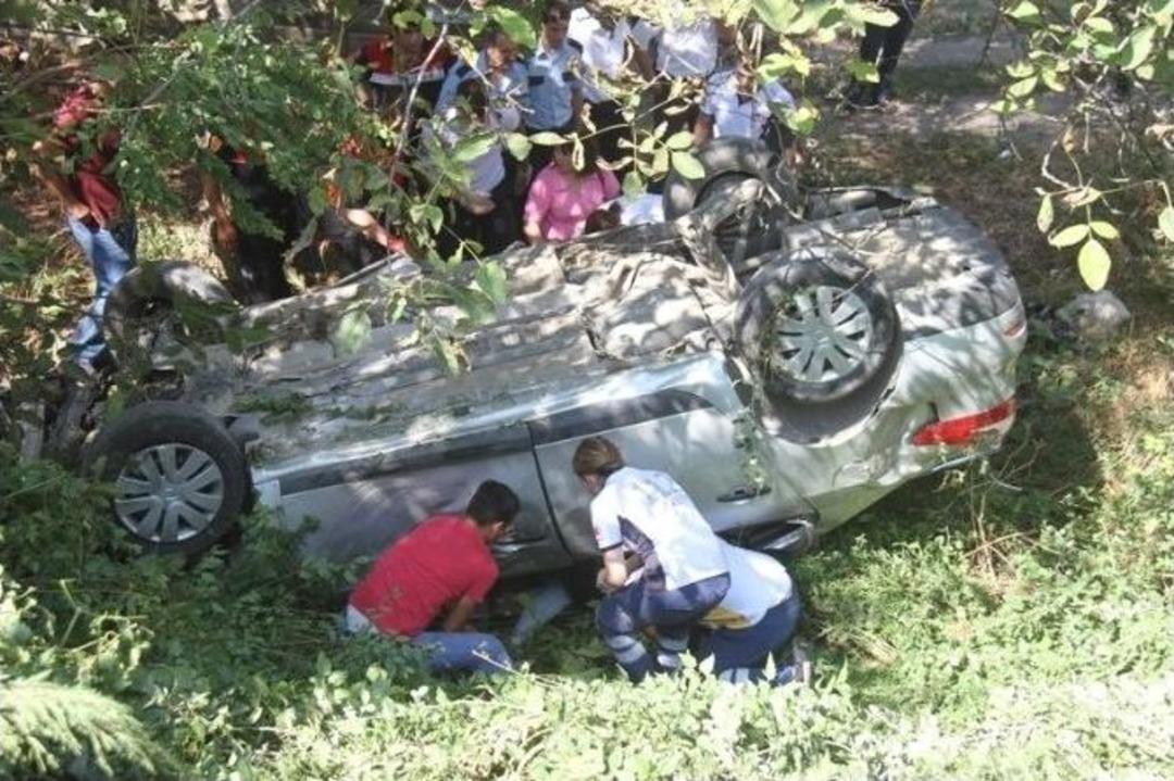 Karab&uuml;k&rsquo;te Trafik Kazası: 3 Yaralı