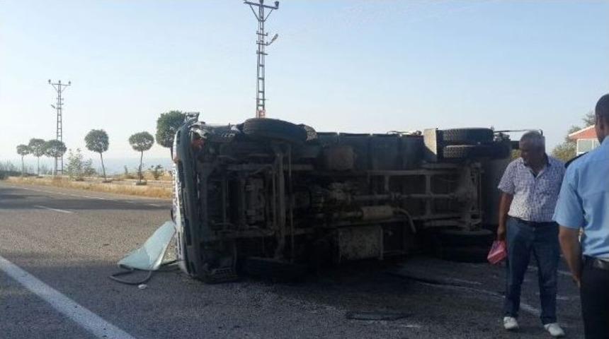 Gevaş&rsquo;ta Zincirleme Kaza; 3 Yaralı