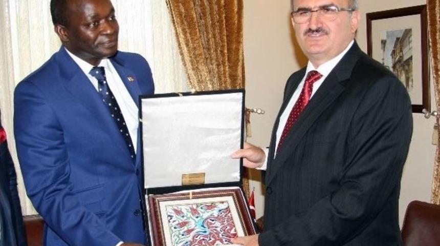 T&uuml;rkiye Senegal&rsquo;e Sebze Ve Meyve Hali Kuruyor