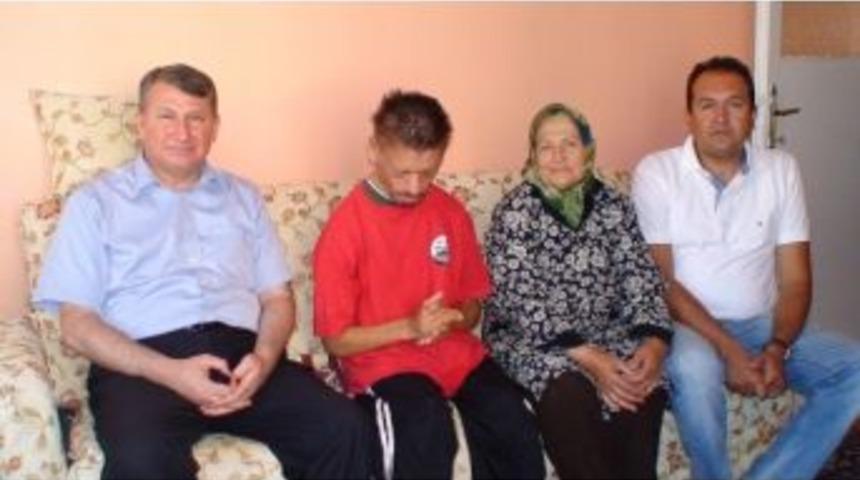 Engelli Oğluna Bakan Kadına Kaymakamlıktan Hac Kolaylığı