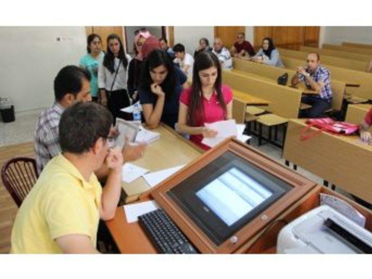 Fırat Üniversitesi’nde Kayıtlar Başladı