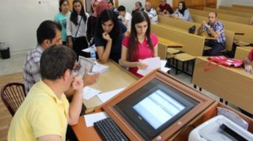 Fırat &Uuml;niversitesi&rsquo;nde Kayıtlar Başladı