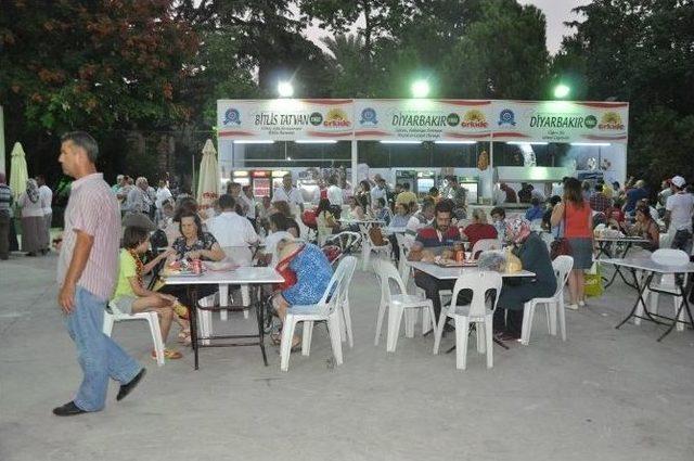 Bitlis’in Büryan Kebabını Tadan İzmirliler, Bir Daha Tadıyor
