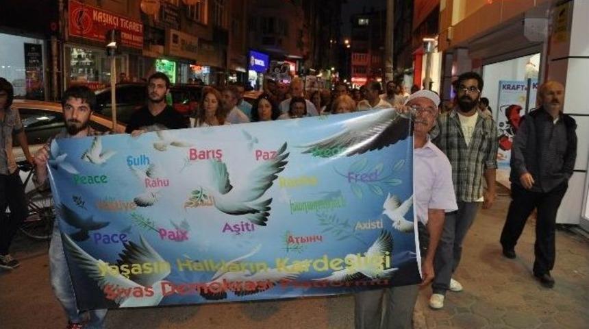 D&uuml;nya Barışı İ&ccedil;in Meşale Yaktılar