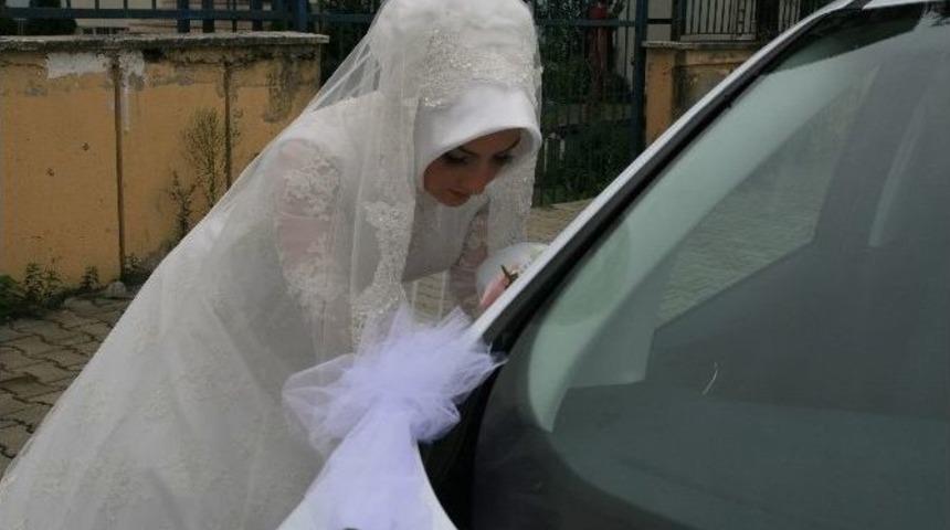 Kendi Gelin Arabasını Kendisi S&uuml;sledi