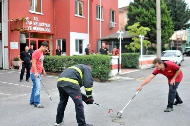 (özel Haber) Stajyer İtfaiyecilere Yılan Yakalama Eğitimi