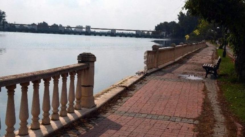 Otomobil Nehre U&ccedil;tu: 2 &Ouml;l&uuml;