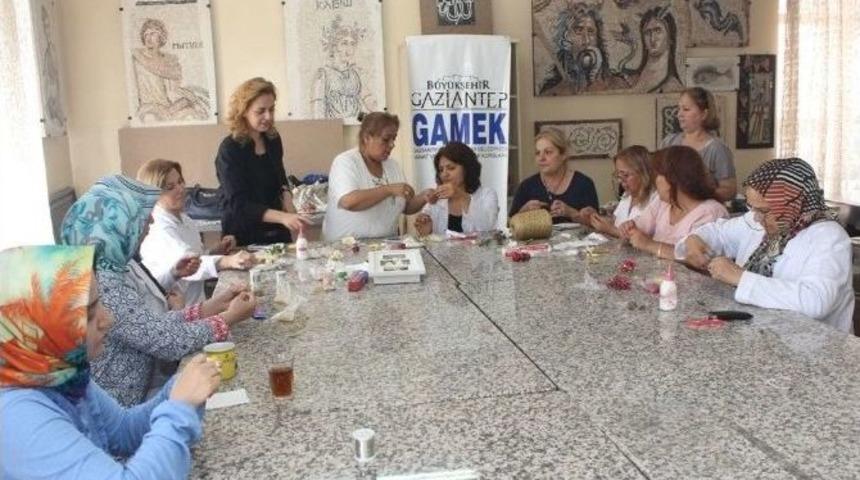 Hanımların Yeni G&ouml;zdesi İpek &Ccedil;i&ccedil;ek&ccedil;iliği