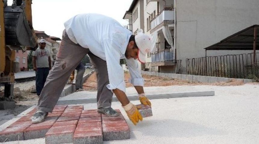 Korkuteli Fatih Bulvarı&rsquo;nda Kaldırım &Ccedil;alışmaları Devam Ediyor