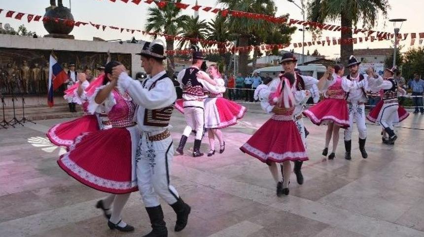 7 Farklı &Uuml;lke Urla&rsquo;da Dans Etti