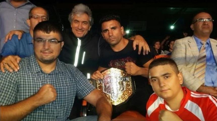 Ar&uuml;&rsquo;l&uuml; Sporcu D&uuml;nya Şampiyonasında Altın Kemer Kazandı