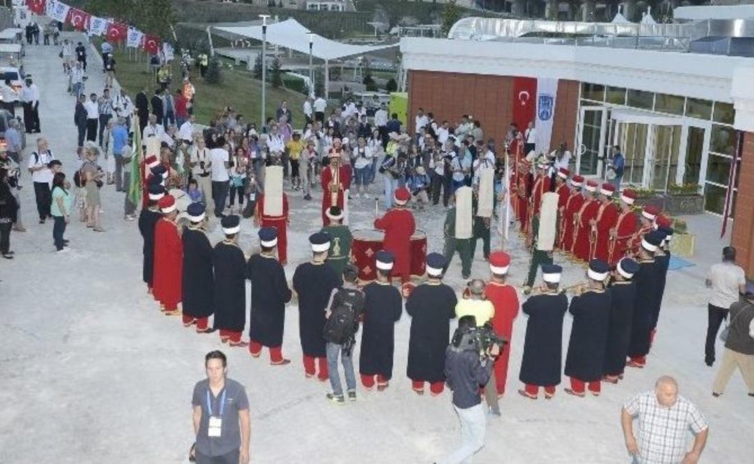 Başkan G&ouml;k&ccedil;ek, 41 &Uuml;lkeden 300 Fotoğraf Sanat&ccedil;ısıyla Bir Araya Geldi&hellip;