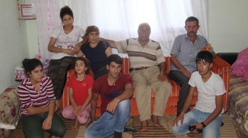 Maganda Kurşunu Bah&ccedil;ede Oturan Kadının Sırtına Saplandı