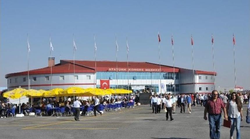 Ak&uuml;&rsquo;de 2014-2015 Akademik Yılı &Ouml;ğrenci Kayıt D&ouml;nemi Başladı