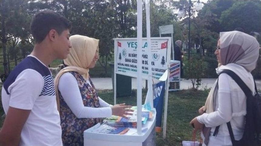 &Uuml;niversite &Ouml;ğrenimi İ&ccedil;in Afyonkrahisar&rsquo;a Gelen &Ouml;ğrencileri &lsquo;ak Gen&ccedil;ler&rsquo; Karşıladı