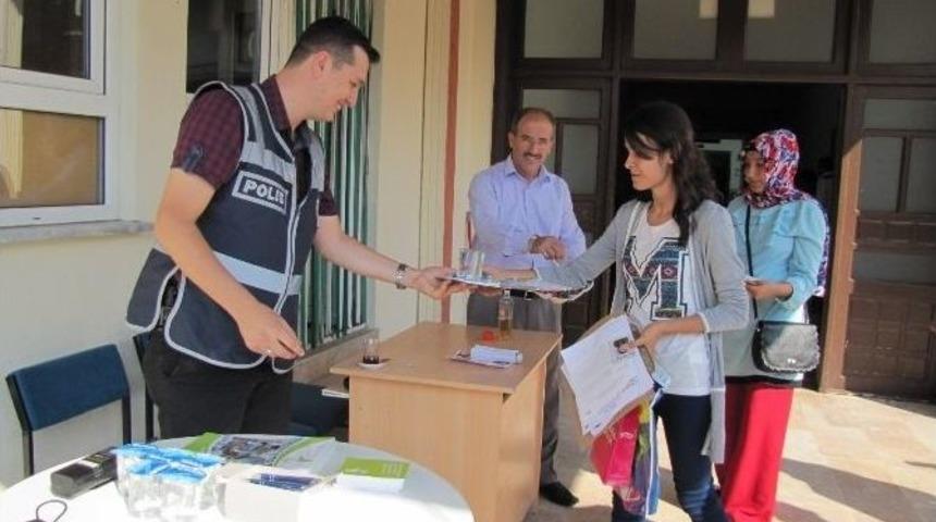 Emniyetten &rsquo;ilk Adımda Dost Eli&rsquo; Projesi